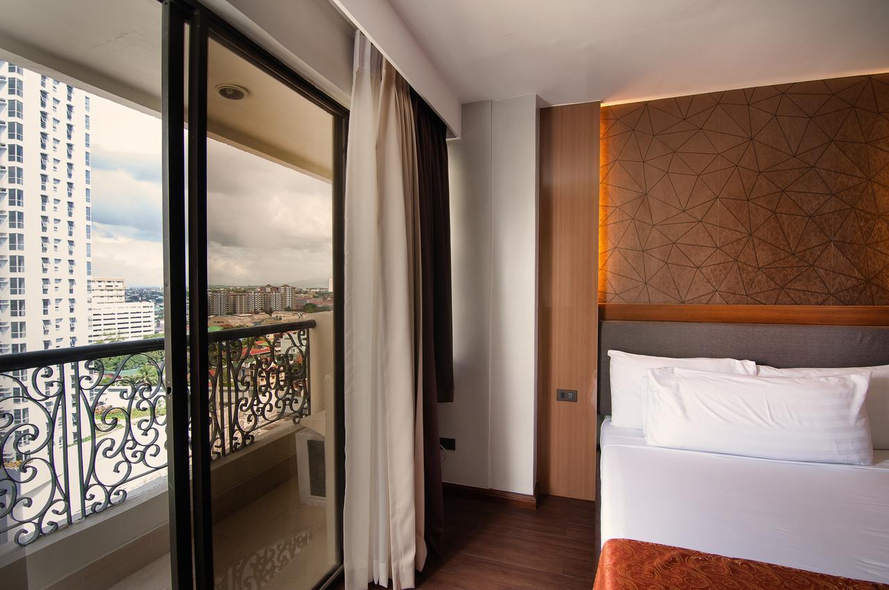 Fernandina 88 Suites Hotel Quezon City Exterior photo